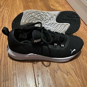 Women’s Black Puma Sneakers Size 6.5